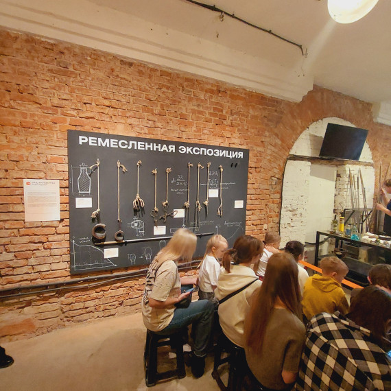 Экскурсия в стеклодувную мастерскую Repin Glass.